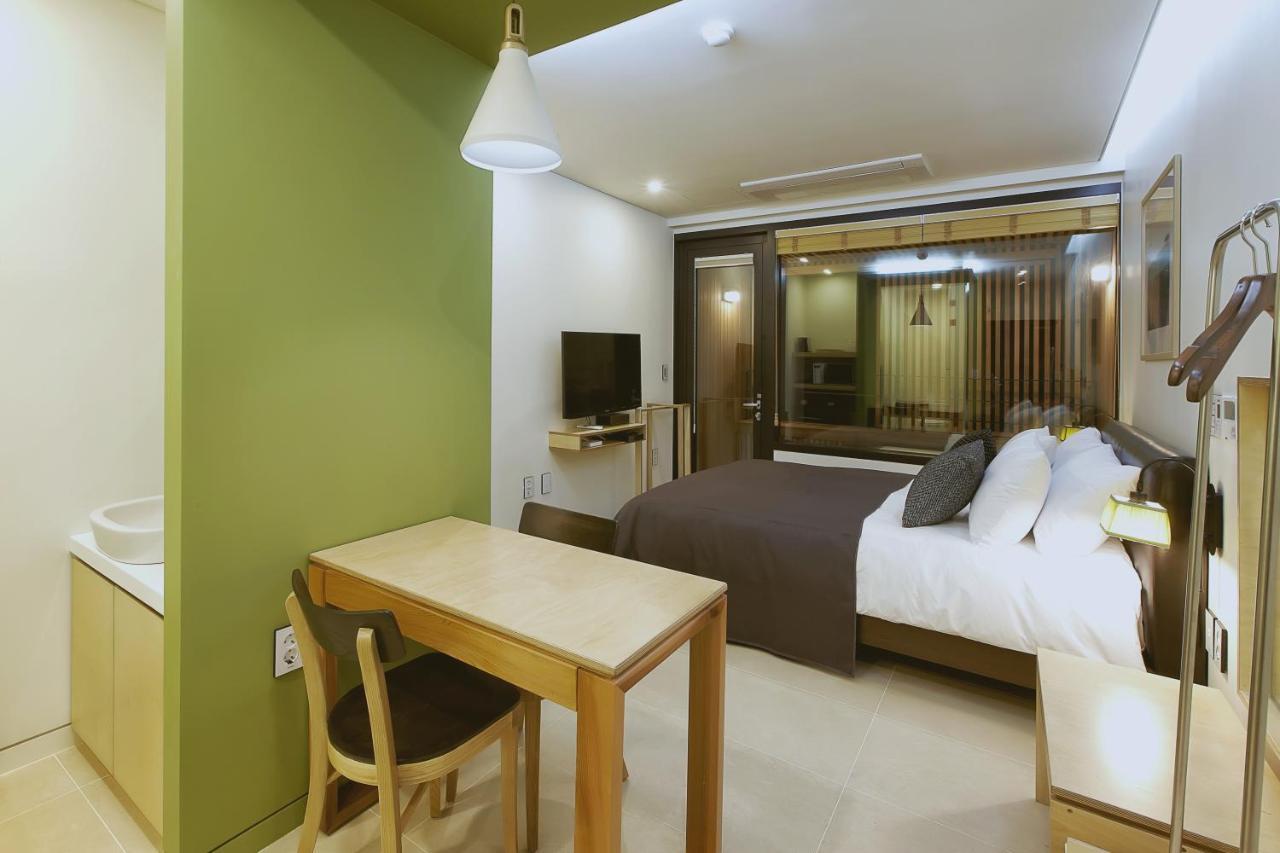 Jaynchloe Hotel Сеогвипо Екстериор снимка